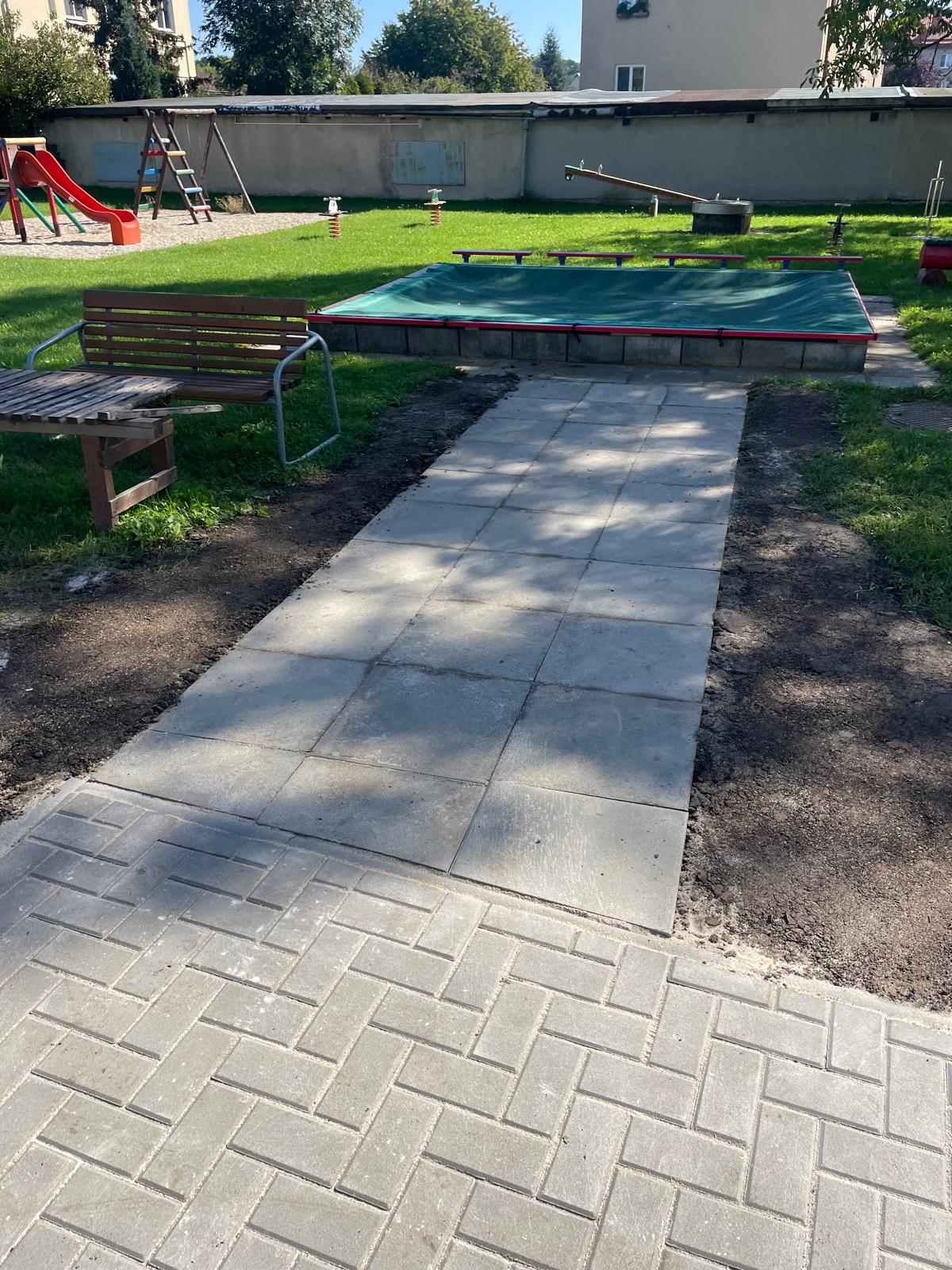 Rekonstrukce prostoru před školkou